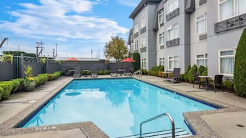 Outdoor pool, pool umbrellas, sun loungers