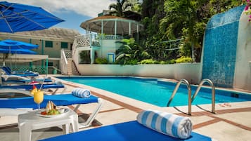 Outdoor pool, pool umbrellas, sun loungers