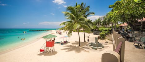 Privat strand i närheten, vit sandstrand och strandhanddukar