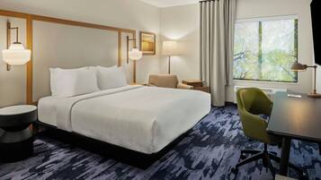 Ropa de cama de alta calidad, escritorio y cortinas blackout