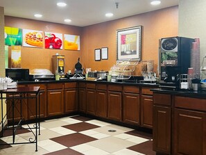 Free daily full breakfast  - Quality Inn Des Moines North (Des Moines)