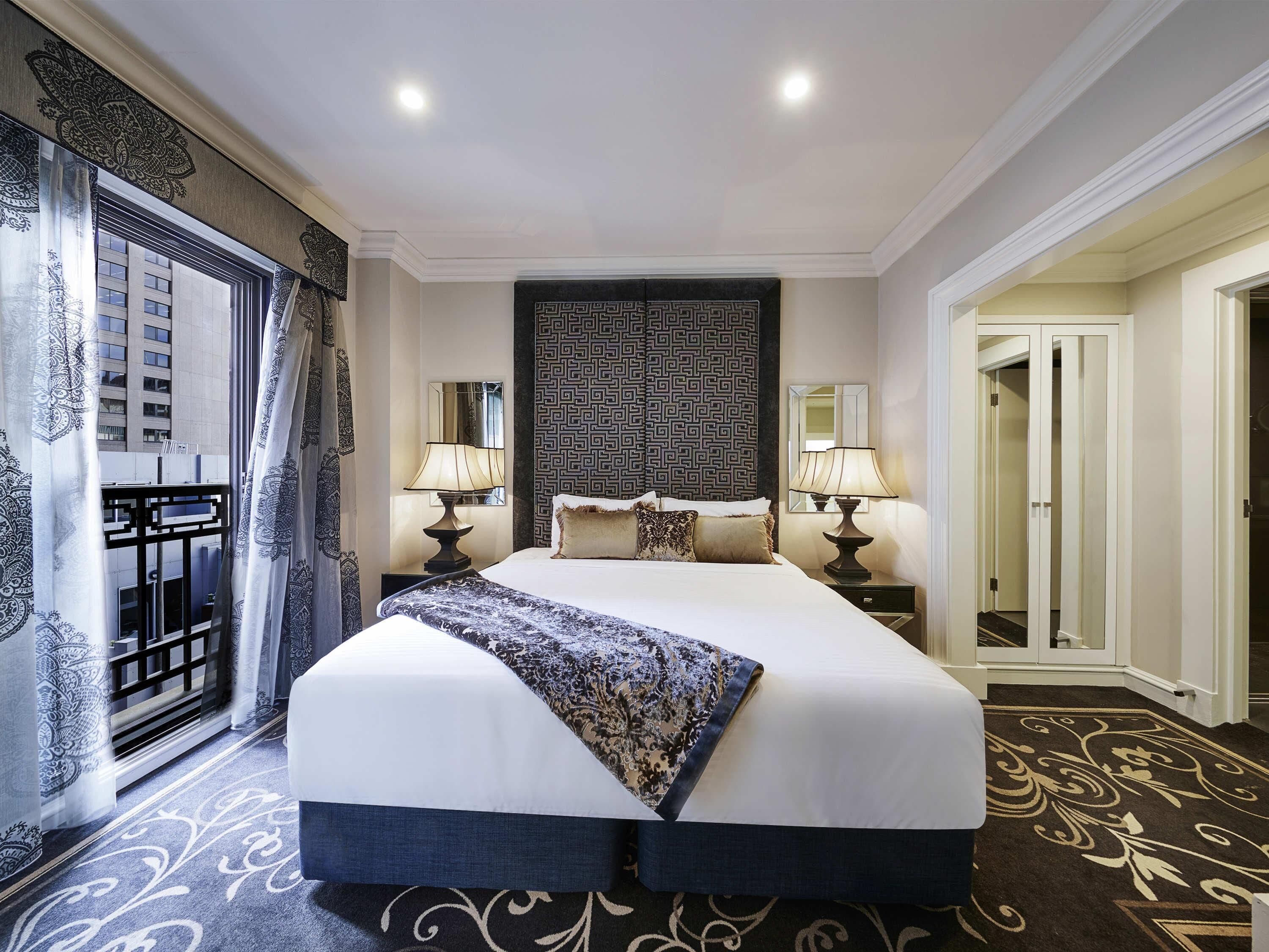 Suite, 1 Queen Bed (Flinders) | In-room safe, desk, blackout curtains, iron/ironing board