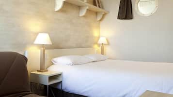 Premium bedding, blackout drapes, iron/ironing board
