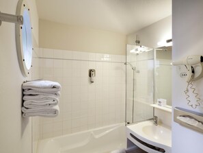 Standardzimmer, 2 Einzelbetten | Hochwertige Bettwaren, Verdunkelungsvorhänge, Bügeleisen/Bügelbrett