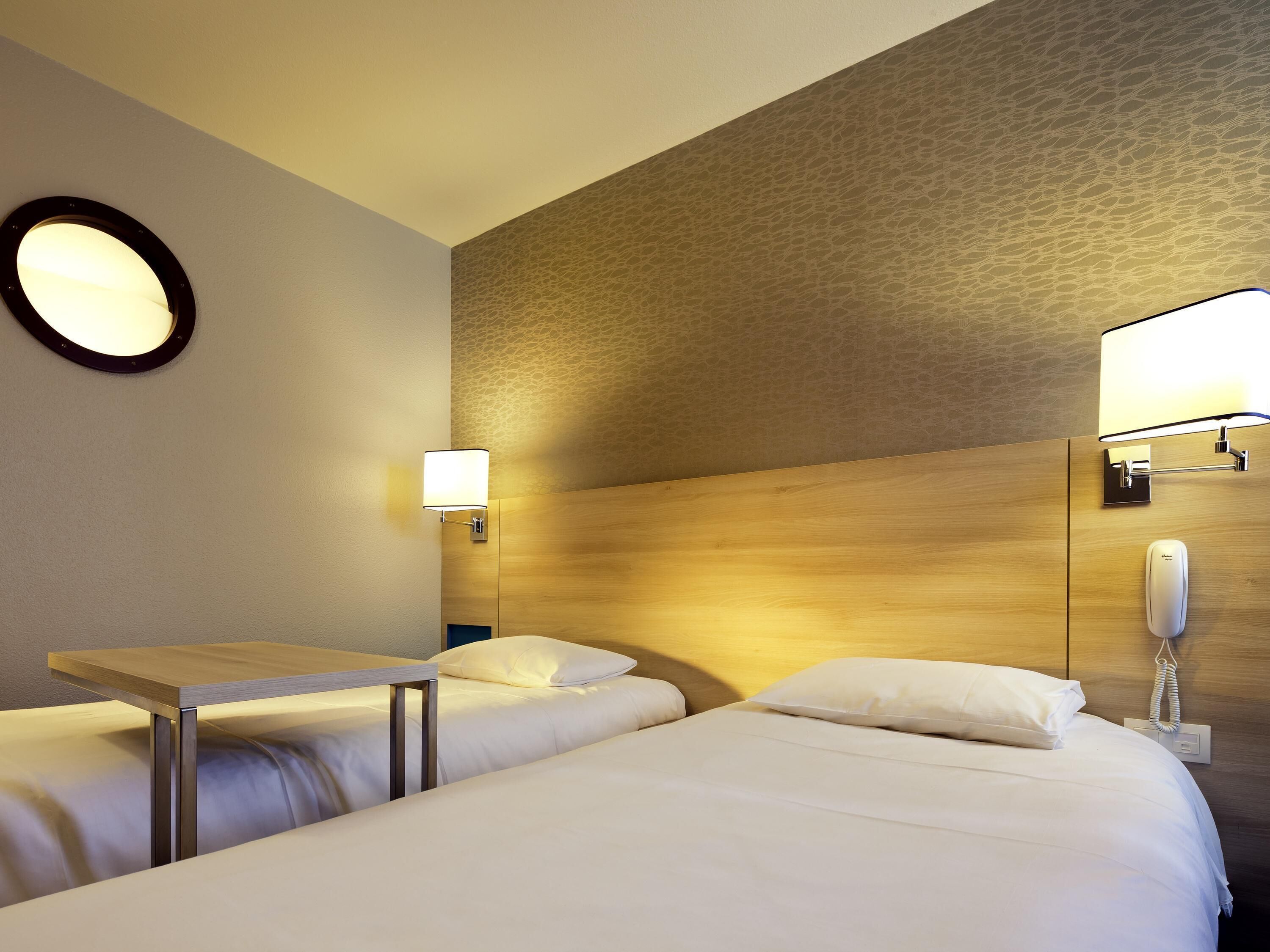Standaard kamer, 2 eenpersoonsbedden | Luxe beddengoed, verduisterende gordijnen, een strijkplank/strijkijzer