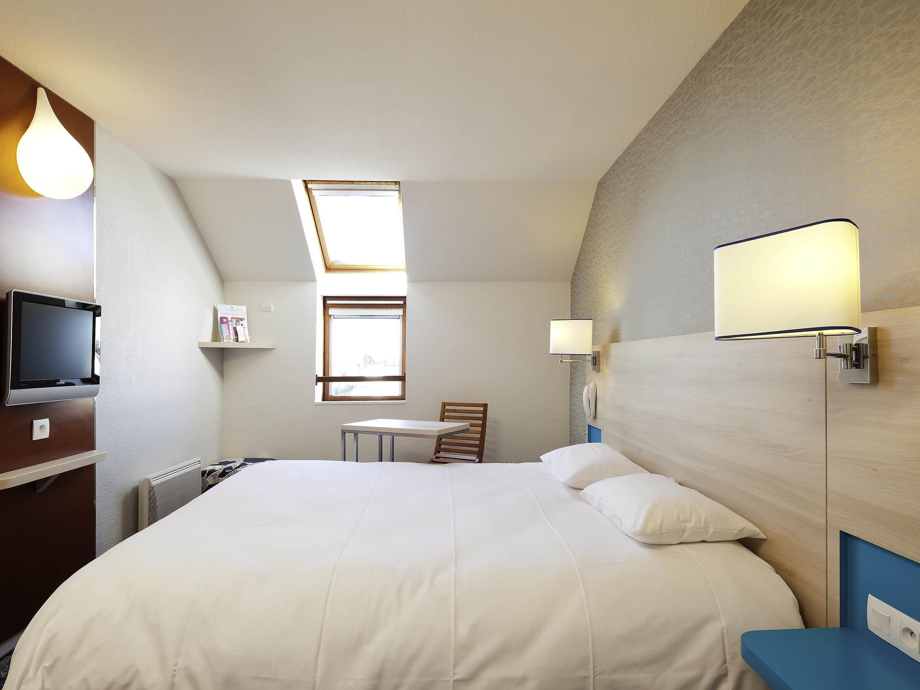 Standard Double Room, 1 Double Bed | Premium bedding, blackout drapes, iron/ironing board
