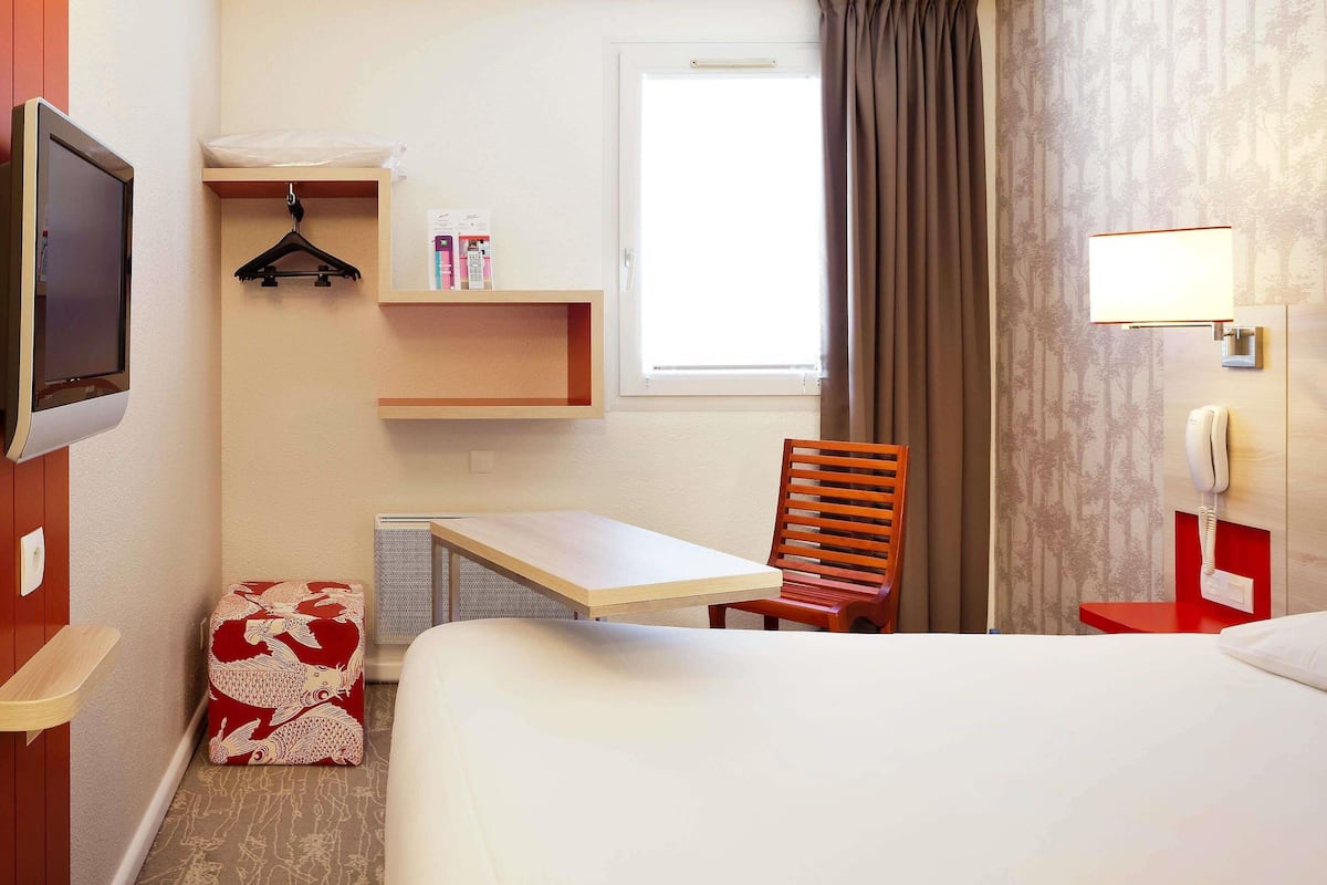 Standard-Doppelzimmer, 1 Doppelbett | Hochwertige Bettwaren, Verdunkelungsvorhänge, Bügeleisen/Bügelbrett