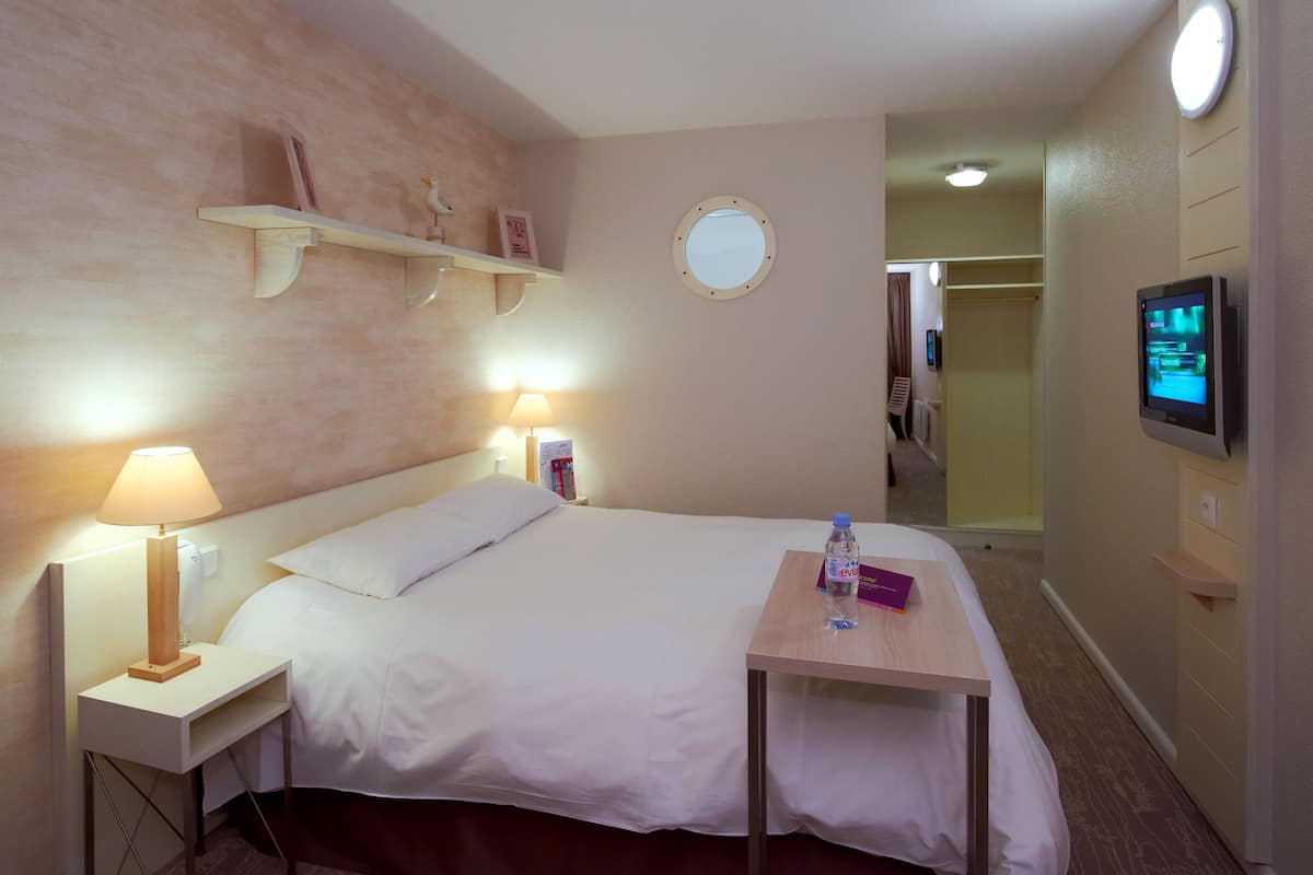 Hochwertige Bettwaren, Verdunkelungsvorhänge, Bügeleisen/Bügelbrett