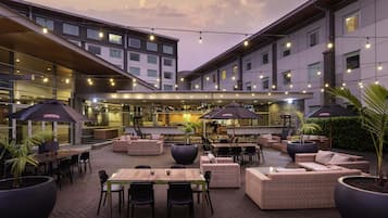 Breakfast, dinner served; international cuisine, al fresco dining