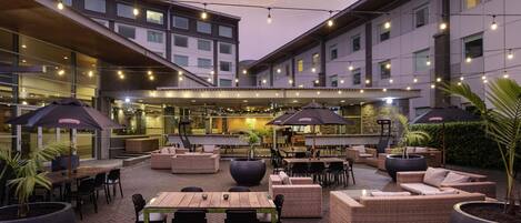 Breakfast, dinner served; international cuisine, al fresco dining