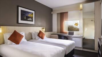 Ropa de cama hipoalergénica, escritorio y sistema de insonorización