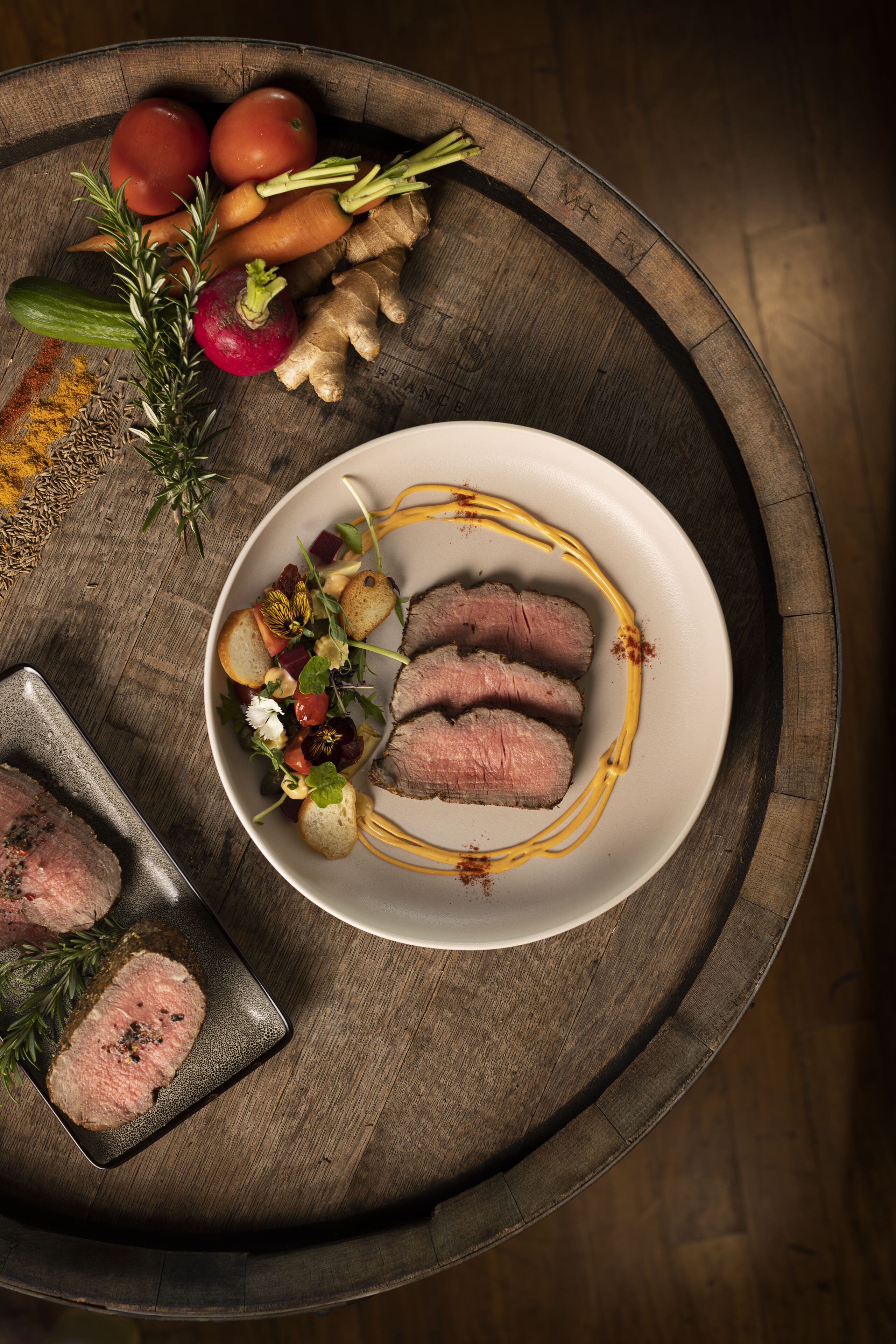 breakfast, dinner served; international cuisine, al fresco dining