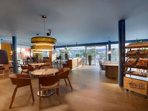 Café da manhã com buffet todos os dias (CHF 32 por pessoa)