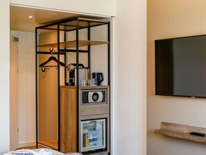 Phòng Superior, 1 giường cỡ queen | 1 phòng ngủ, minibar với thức uống miễn phí, két bảo mật tại phòng, bàn 