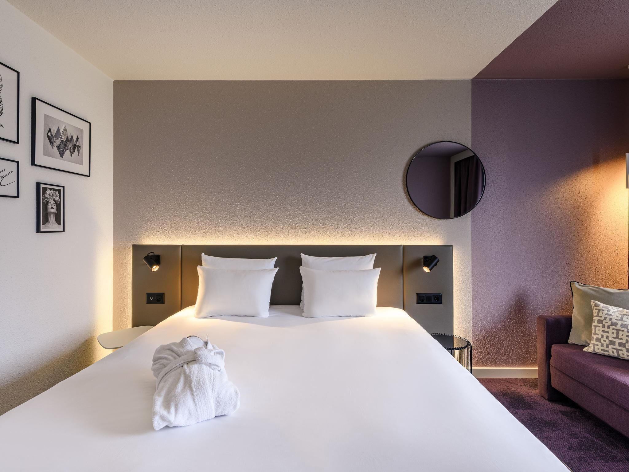 Executive Room, 1 Queen Bed with Sofa bed | Free minibar, in-room safe, desk, laptop workspace