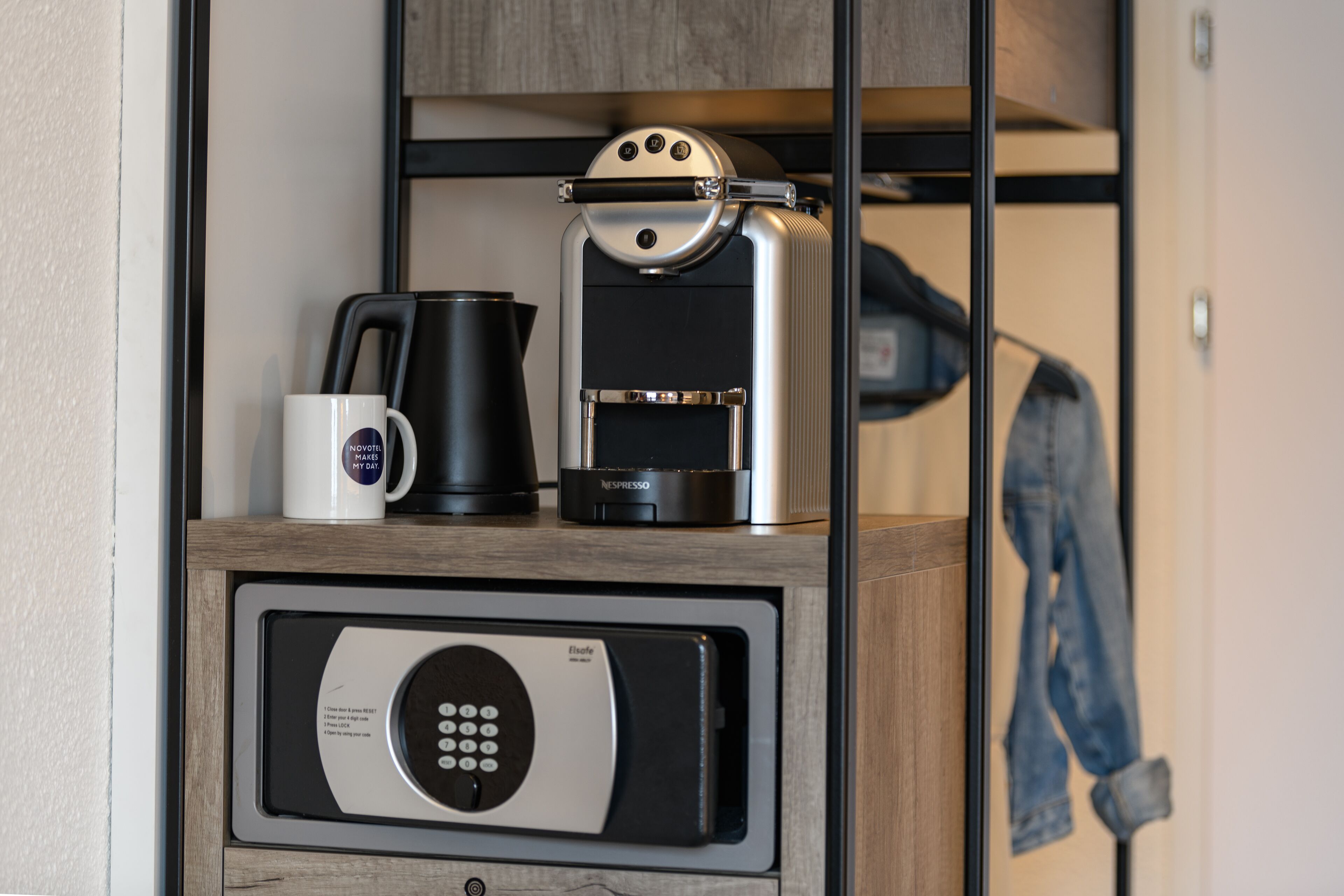 executive room, 1 queen bed with sofa bed | 1 bedroom, free minibar, in-room safe, desk