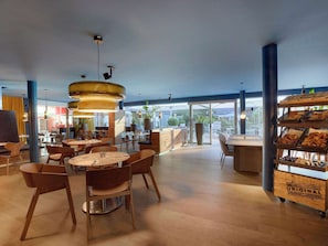 Desayuno buffet todos los días (CHF 32 por persona)