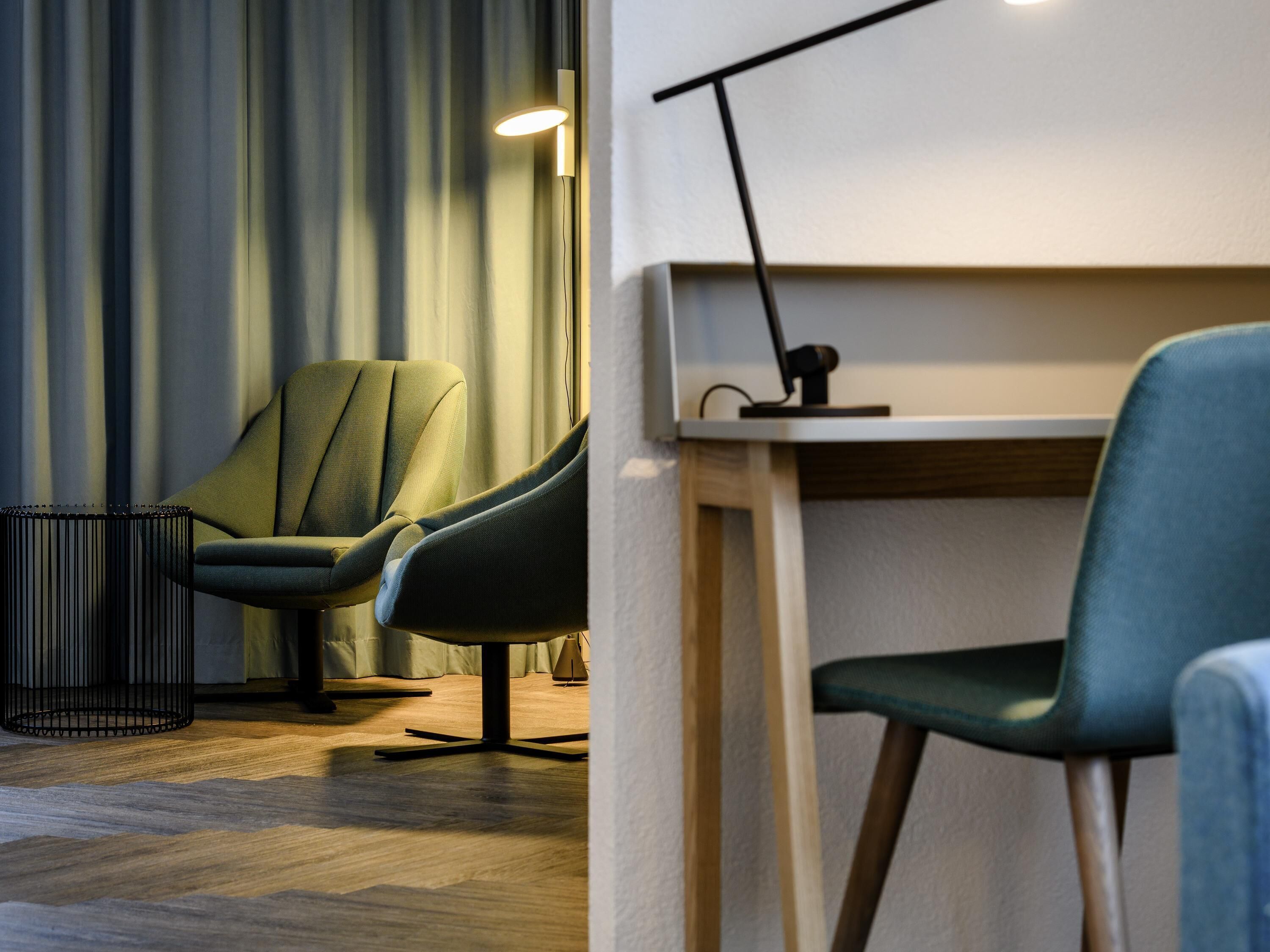 Minibar con artículos gratuitos y caja de seguridad en la habitación 