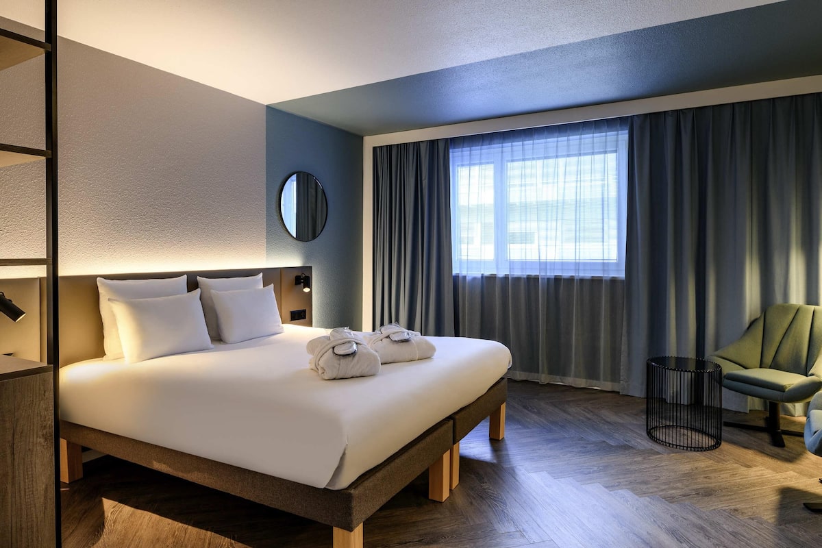 1 habitación y artículos del minibar gratis