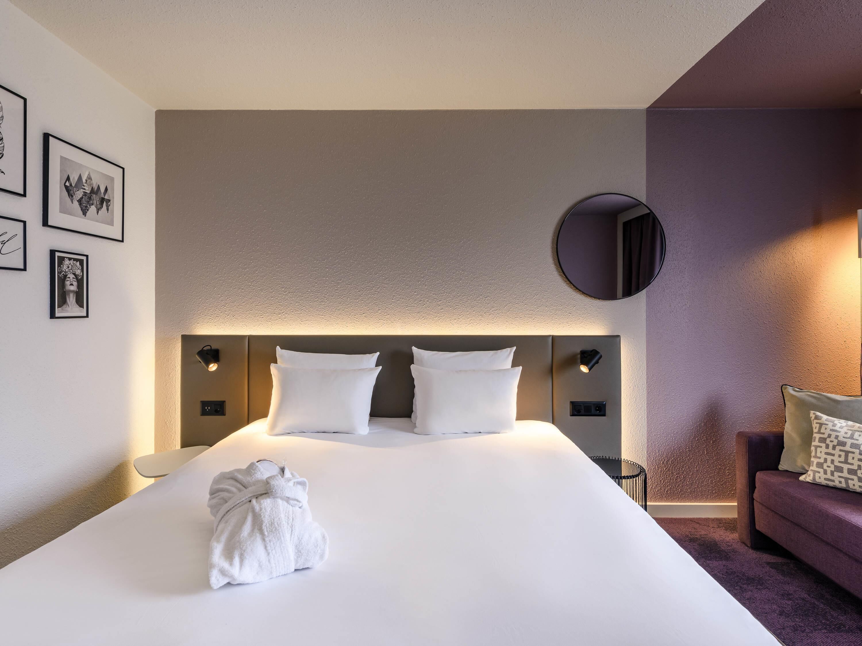 Executive Room, 1 Queen Bed with Sofa bed | Free minibar, in-room safe, desk, laptop workspace