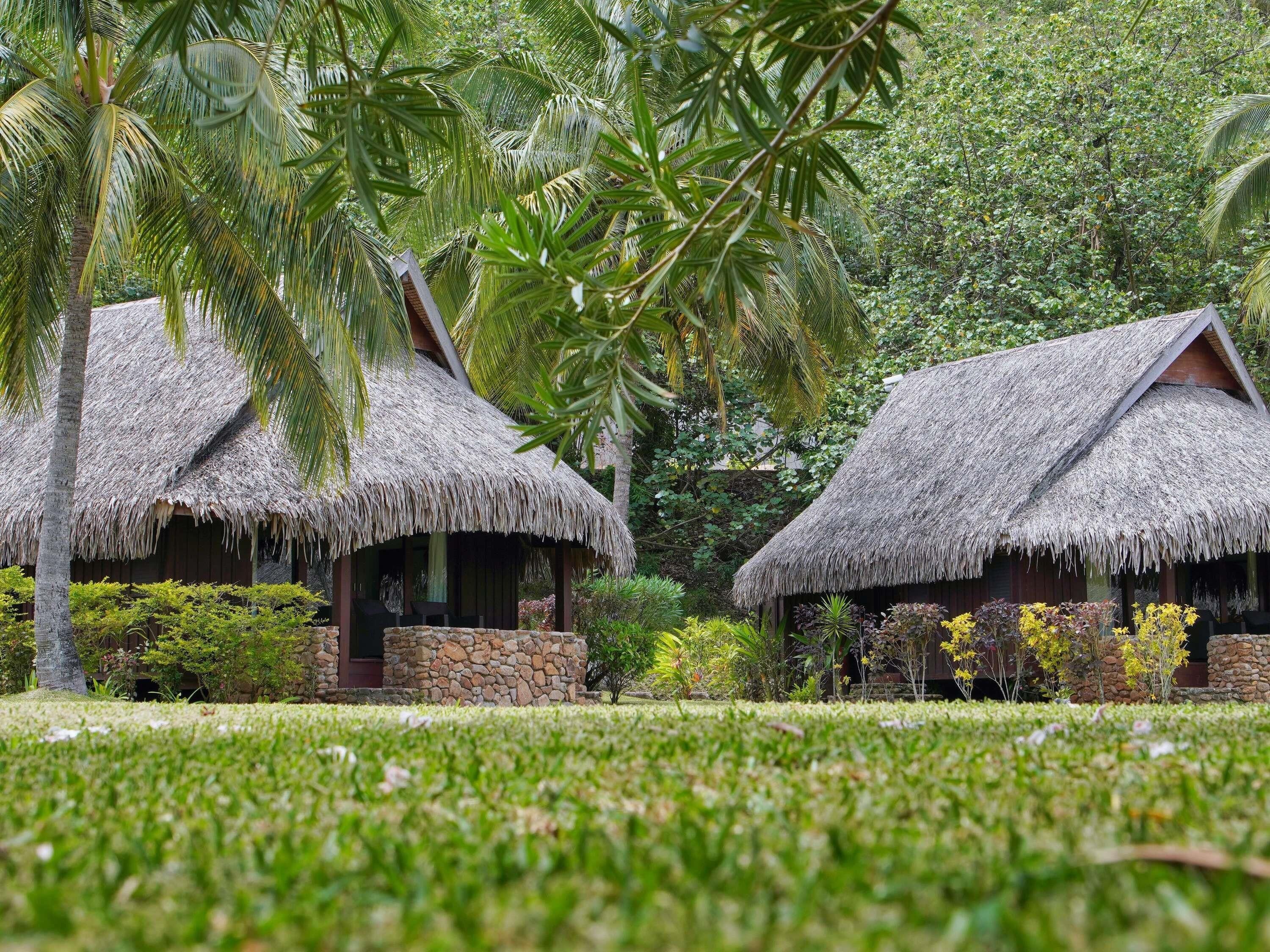 Luxury Bungalow, 1 King Bed, Garden View | Premium bedding, pillowtop beds, free minibar, in-room safe