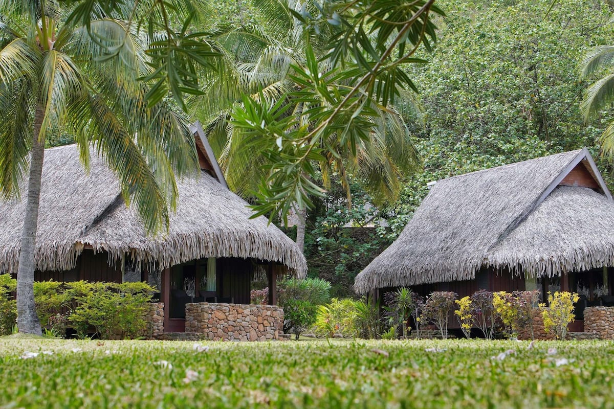 Luxury Bungalow, 1 King Bed, Garden View | Premium bedding, pillowtop beds, free minibar, in-room safe