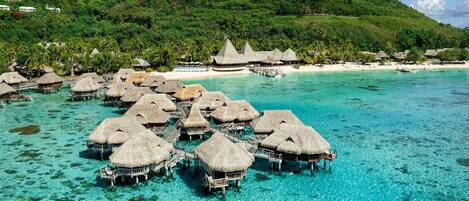 Hochwertige Bettwaren, Pillowtop-Betten, kostenlose Minibar, Zimmersafe