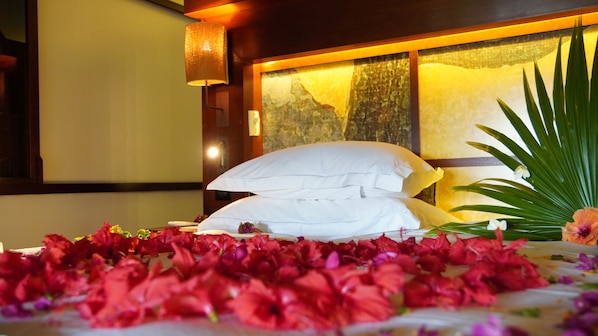 Premium bedding, pillowtop beds, free minibar, in-room safe