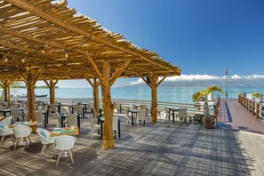 Daily buffet breakfast (XPF 4000 per person)
