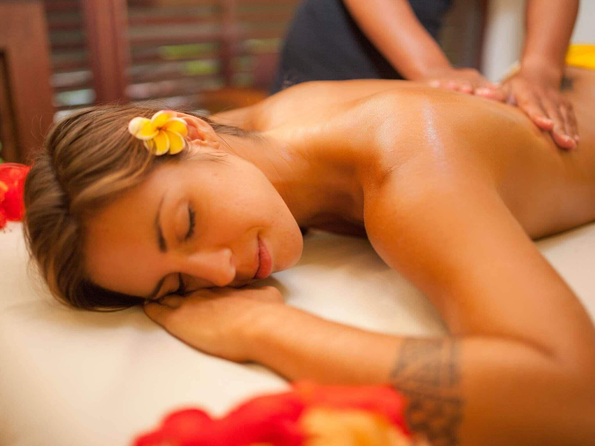 Couples treatment rooms, body treatments, aromatherapy