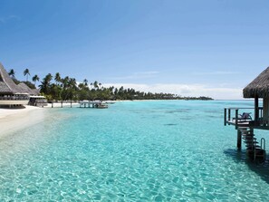 Superior Bungalow, 1 King Bed, Overwater