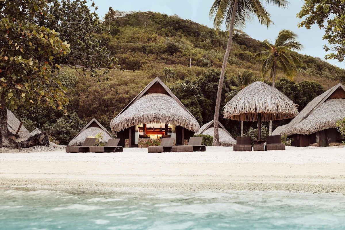 Bungalow Luxe, 1 très grand lit, en front de plage