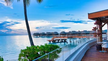 2 restaurants, breakfast served