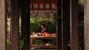 Couples treatment rooms, body treatments, aromatherapy