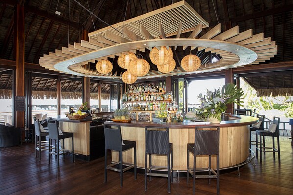 Cocktail bar, con vista sul mare, aperto tutti i giorni