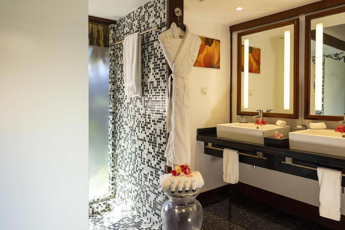 1 bedroom, premium bedding, pillowtop beds, free minibar