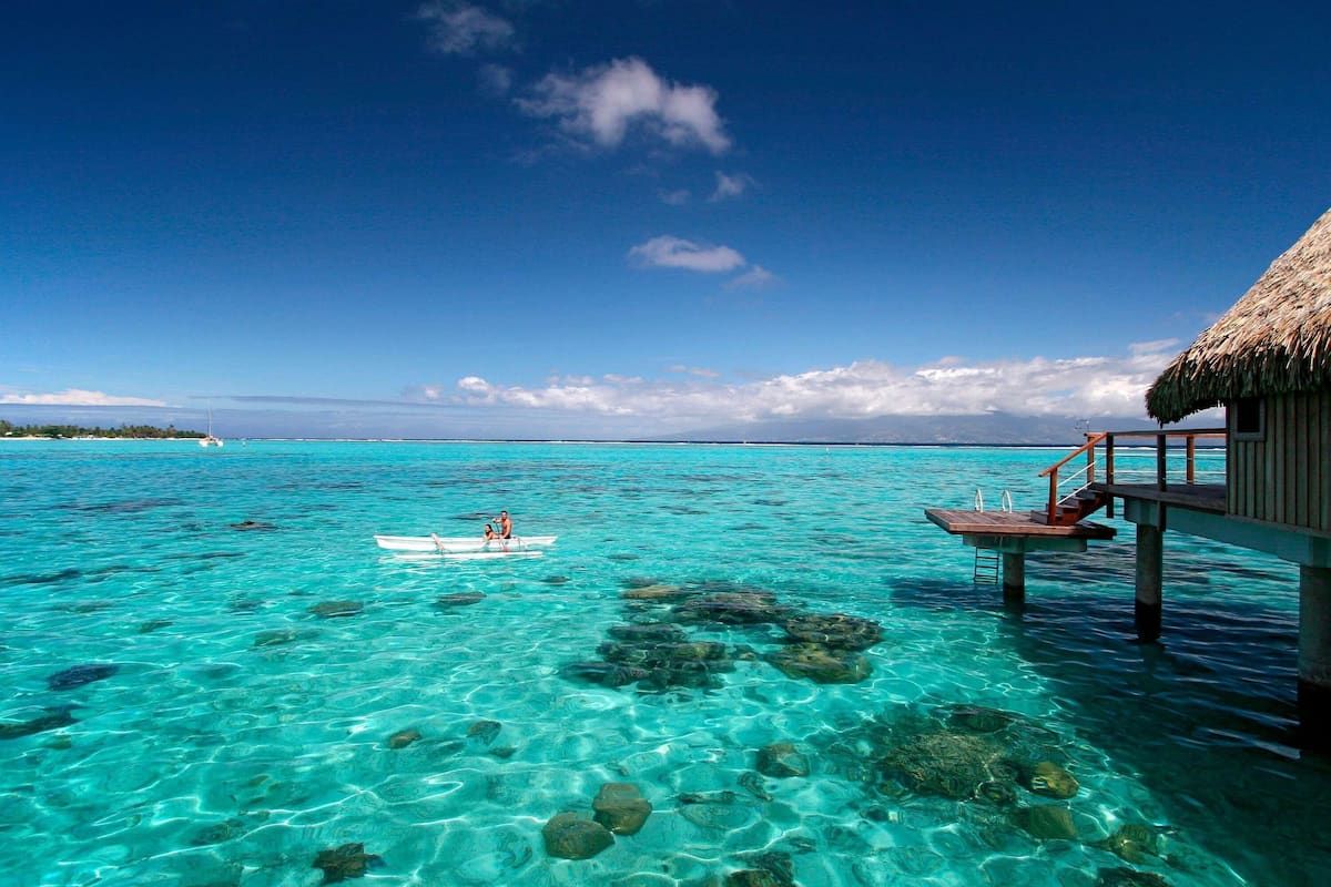 Villa luxueuse, sur l'eau | Literie de qualité, lit avec matelas à plateau-coussin