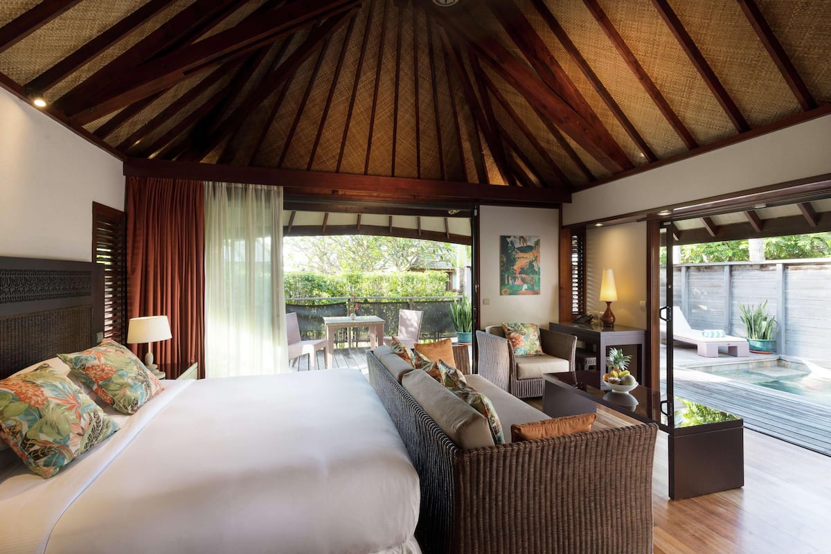 1 bedroom, premium bedding, minibar (some free items), in-room safe