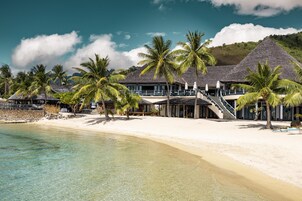 Private beach, sun-loungers, beach umbrellas, beach towels