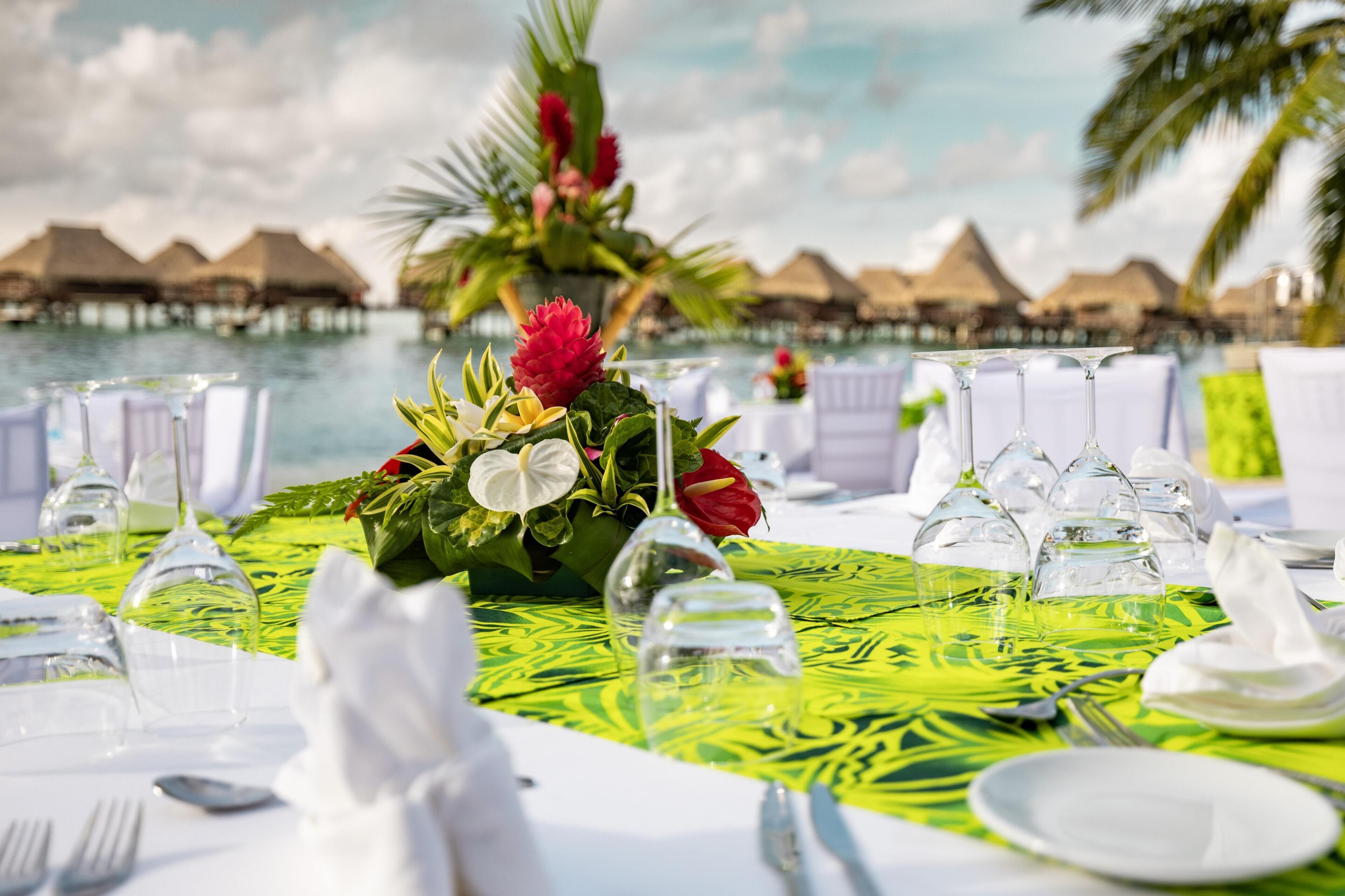 3 restaurants; breakfast, lunch and dinner served 