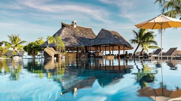 3 restaurants, breakfast, lunch, dinner served; Regional cuisine