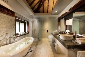 Deluxe-Zimmer, eigener Pool (King Garden Bungalow) | Badezimmer