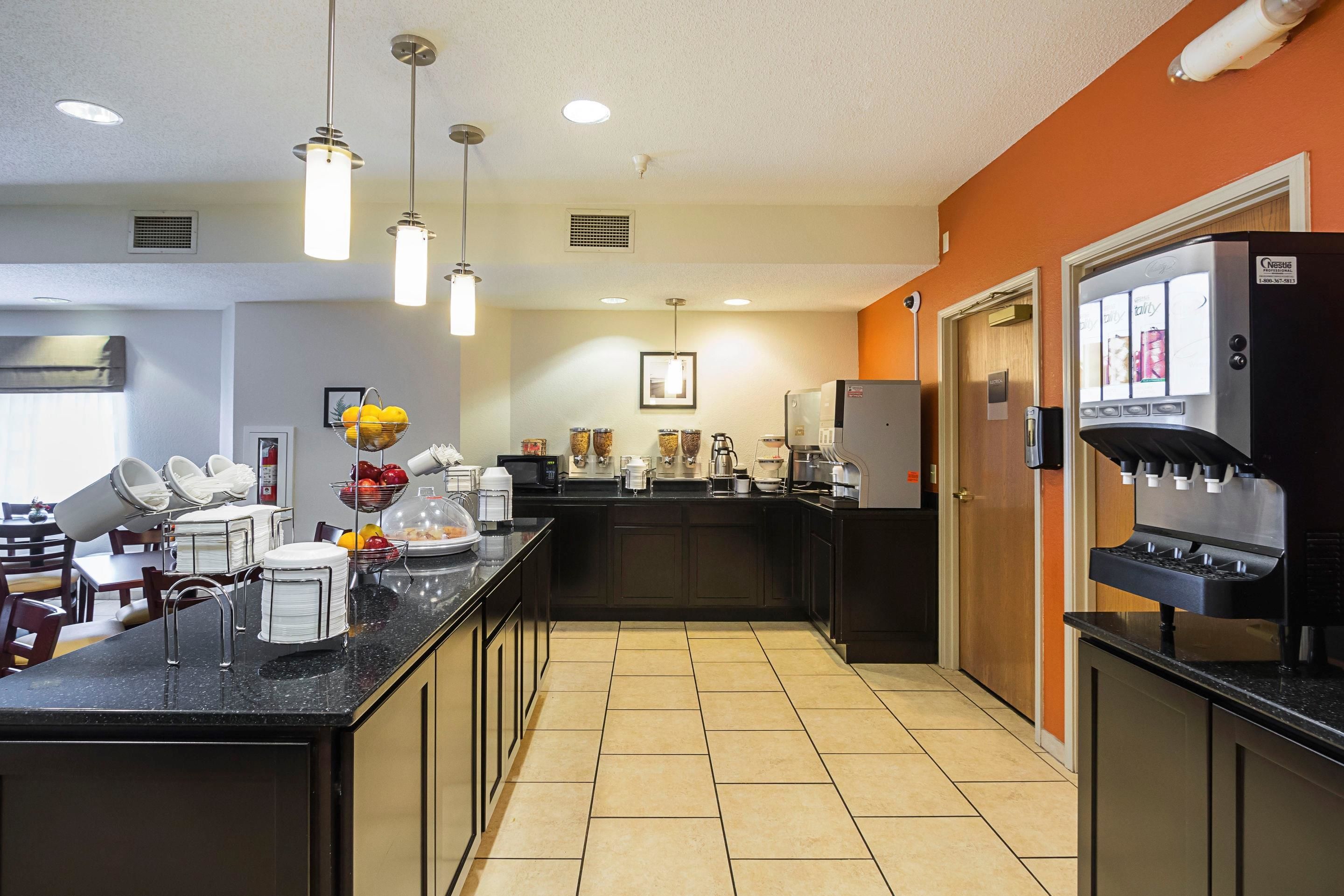 free daily full breakfast