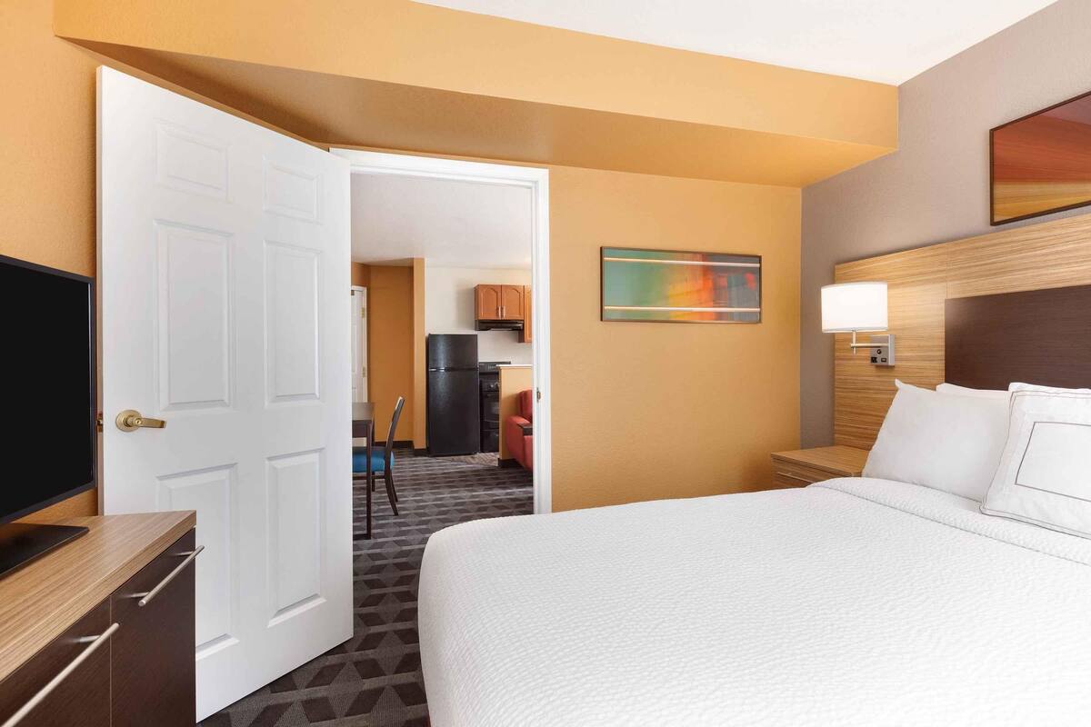 Suite, 2 Queen Beds, Refrigerator & Microwave | Desk, laptop workspace, iron/ironing board, WiFi (free)
