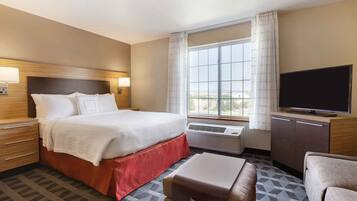 Deluxe Studio, 1 Queen Bed, Refrigerator & Microwave