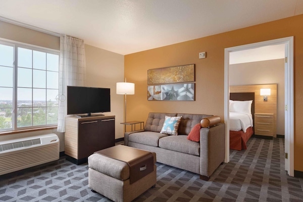 Suite, 1 Queen Bed, Refrigerator & Microwave | Desk, laptop workspace, iron/ironing board, WiFi (free)