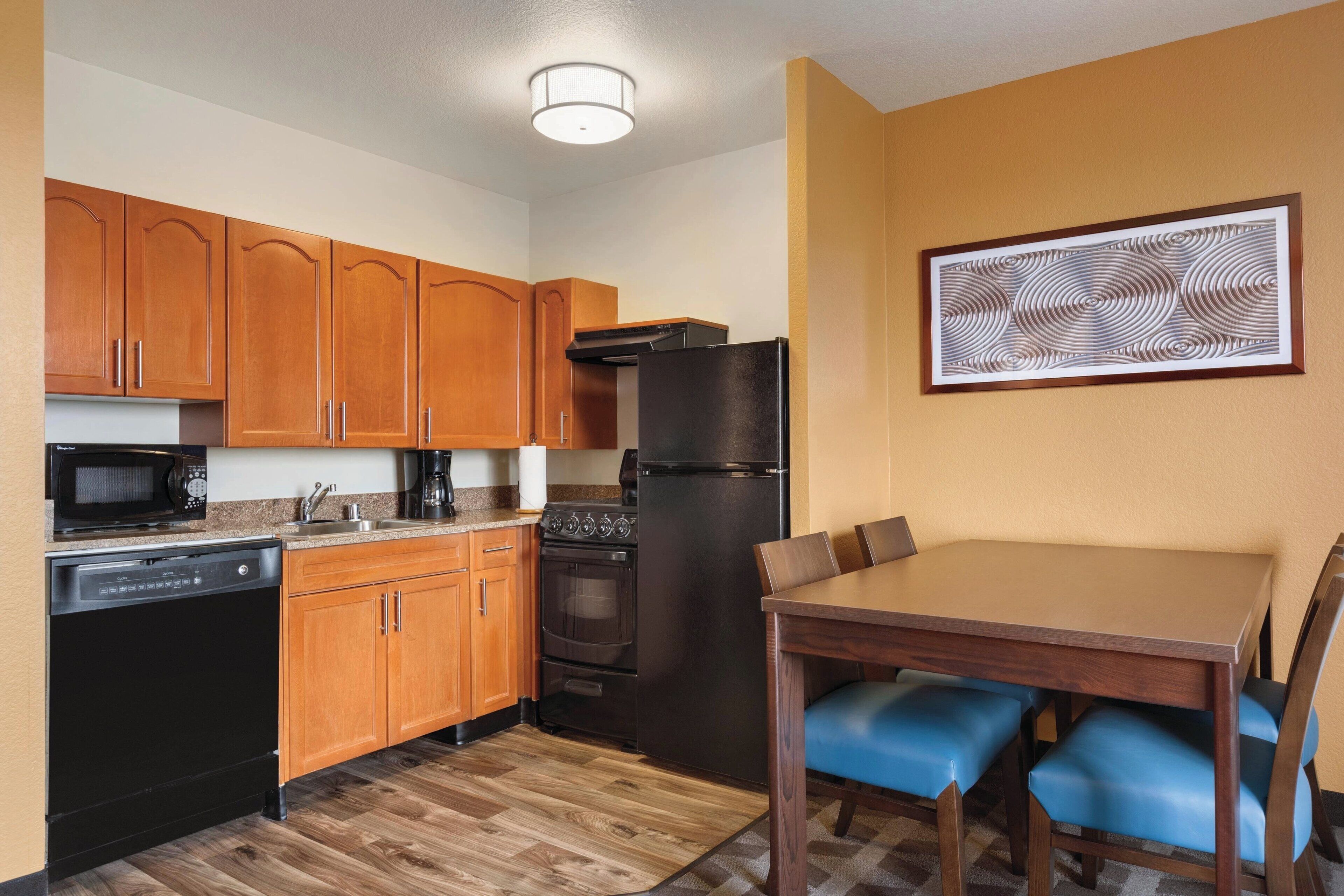 full-sized fridge, microwave, oven, stovetop