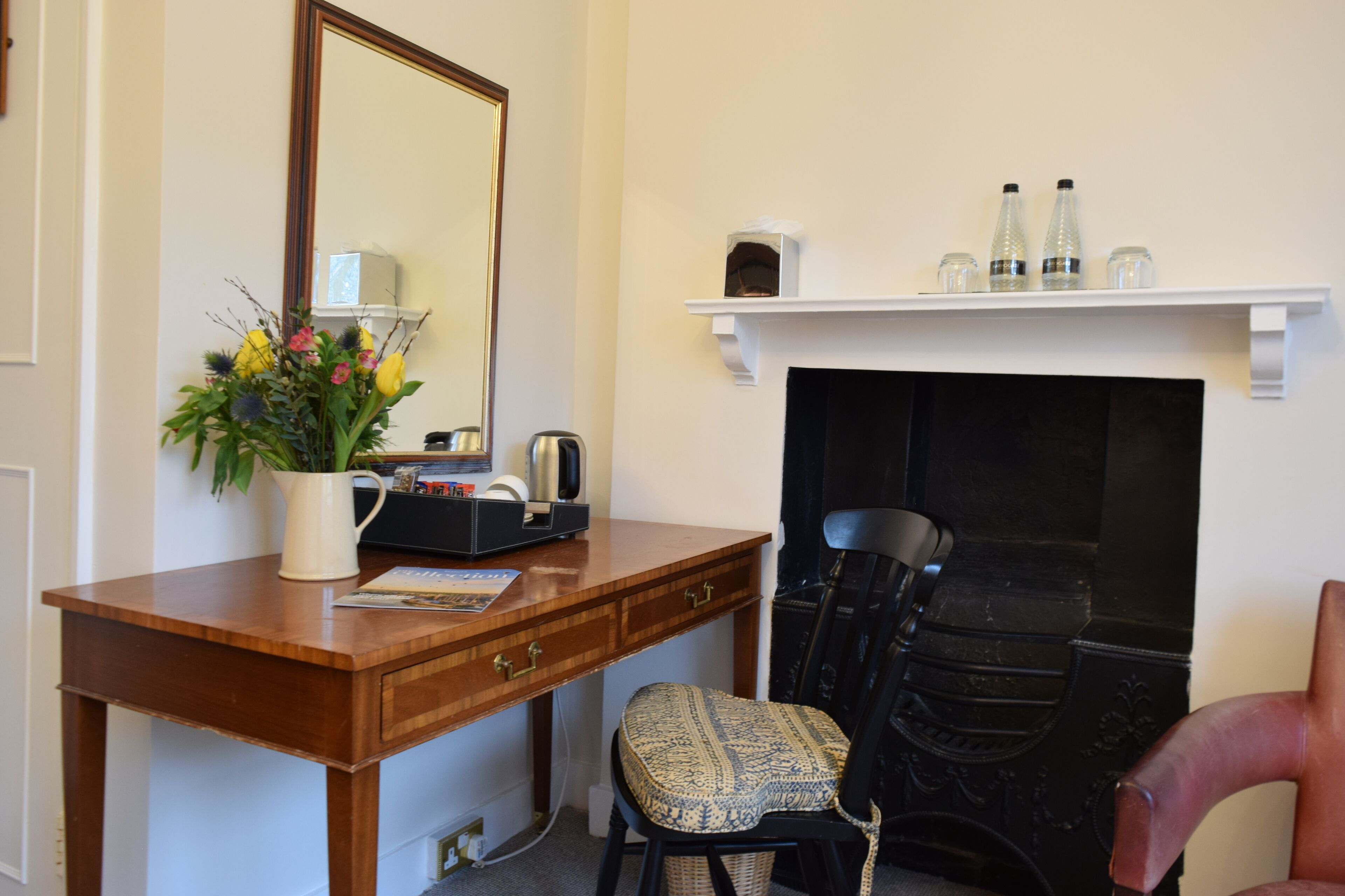 classic double room, 1 double bed | 1 bedroom, in-room safe, desk, iron/ironing board