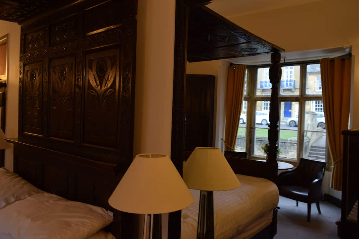 traditional double room, 1 double bed | 1 bedroom, in-room safe, desk, iron/ironing board