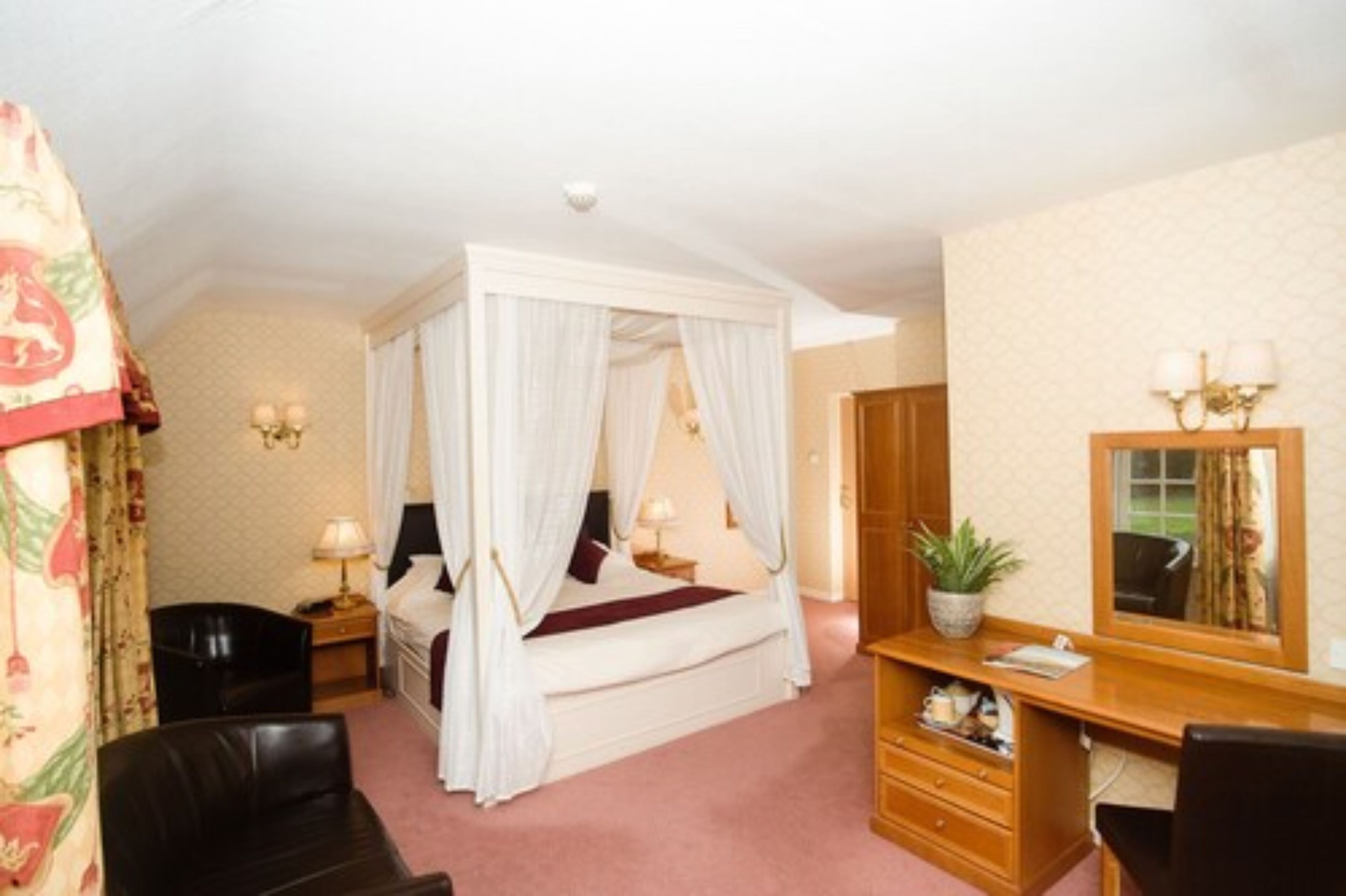 standard room | in-room safe, desk, iron/ironing board, free wifi